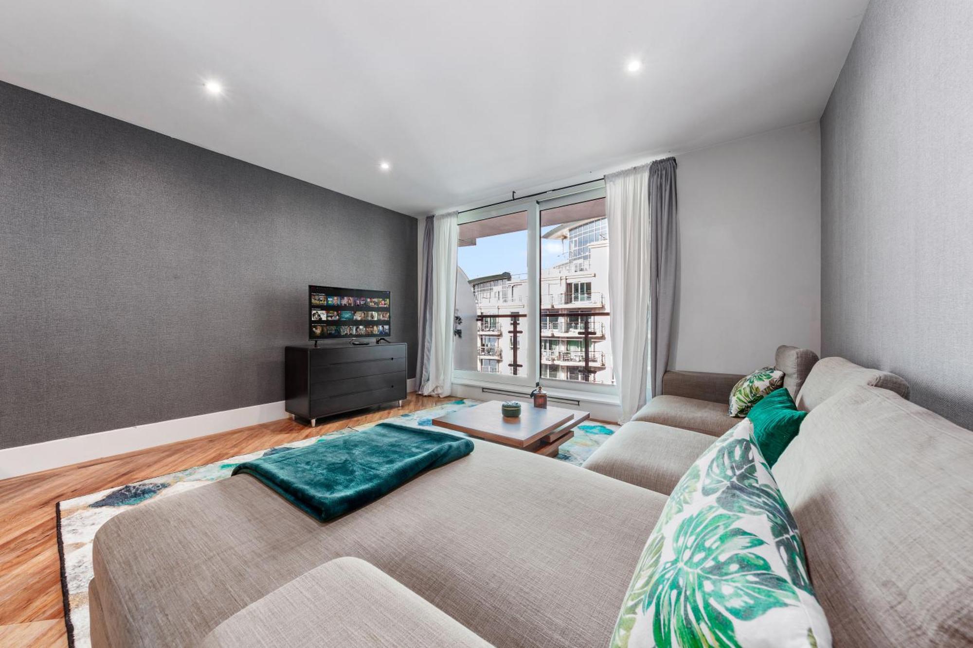 Апартаменты Vauxhall Large 2bedroom With Amazing River View Panoramic Balcony Лондон