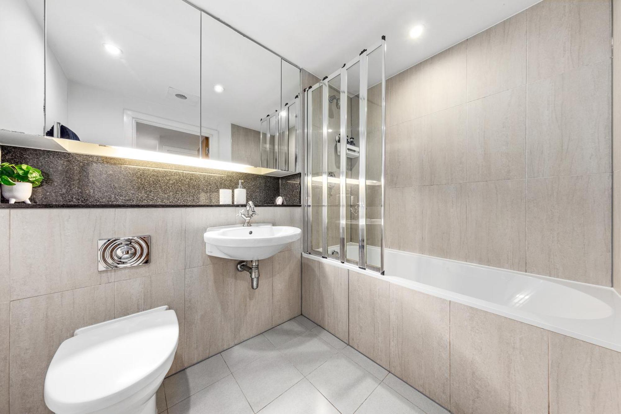 Апартаменты Vauxhall Large 2bedroom With Amazing River View Panoramic Balcony