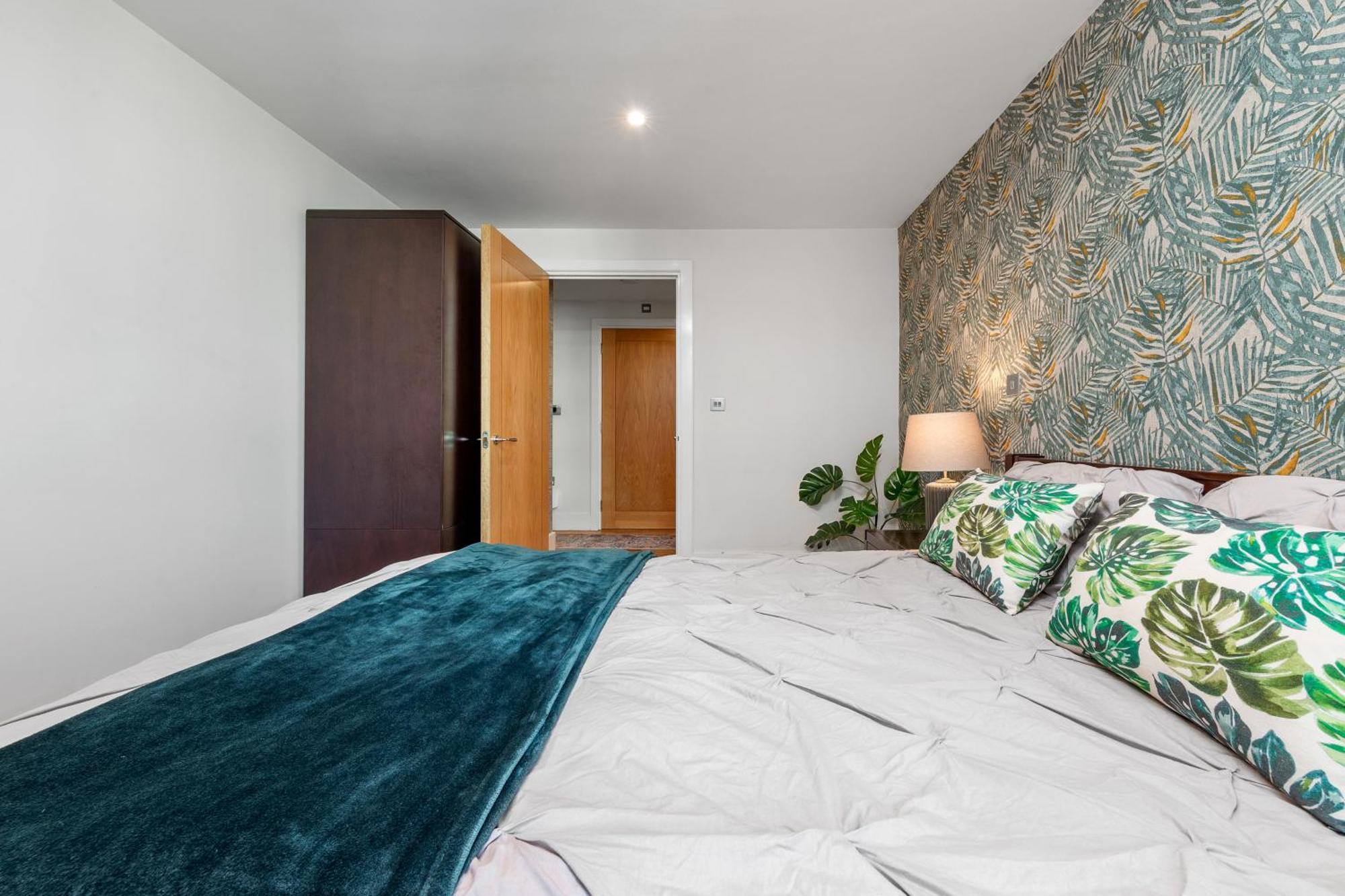 Апартаменты Vauxhall Large 2bedroom With Amazing River View Panoramic Balcony *