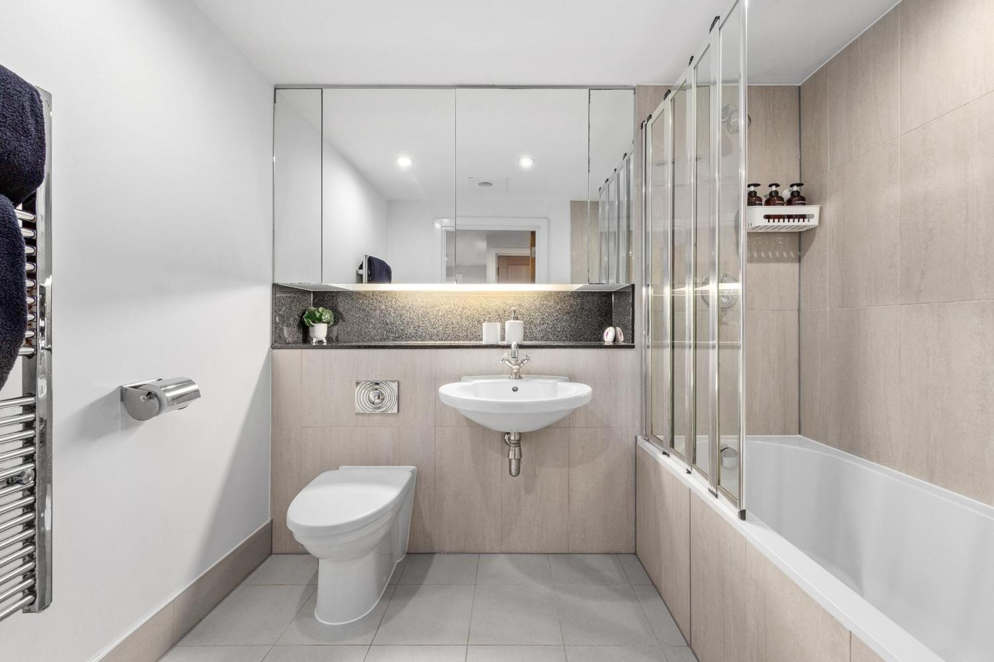 Апартаменты Vauxhall Large 2bedroom With Amazing River View Panoramic Balcony Лондон